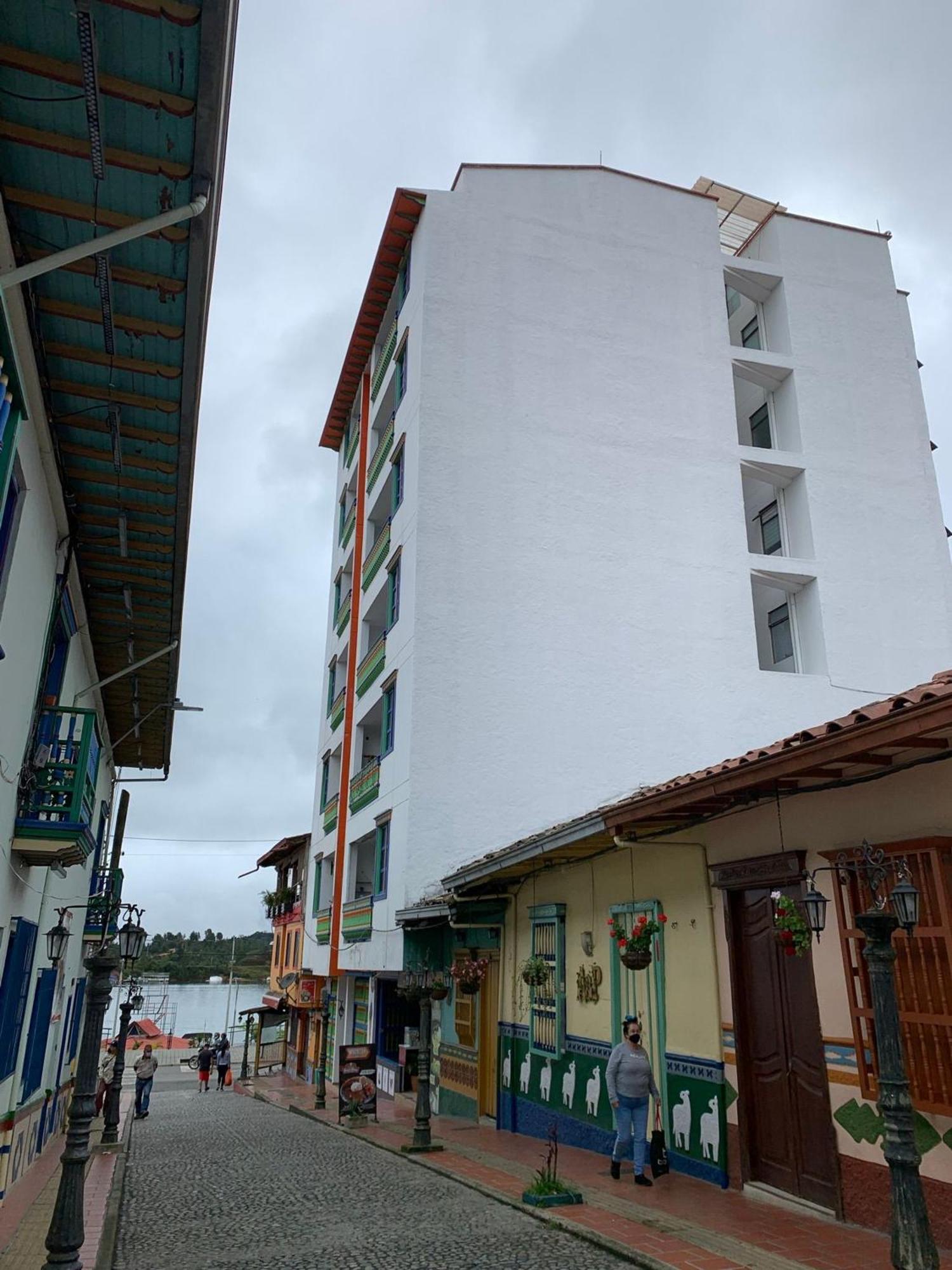 Apartamentos San Jose Vistal Al Lago, Cerca Del Parque. Guatape. Buitenkant foto