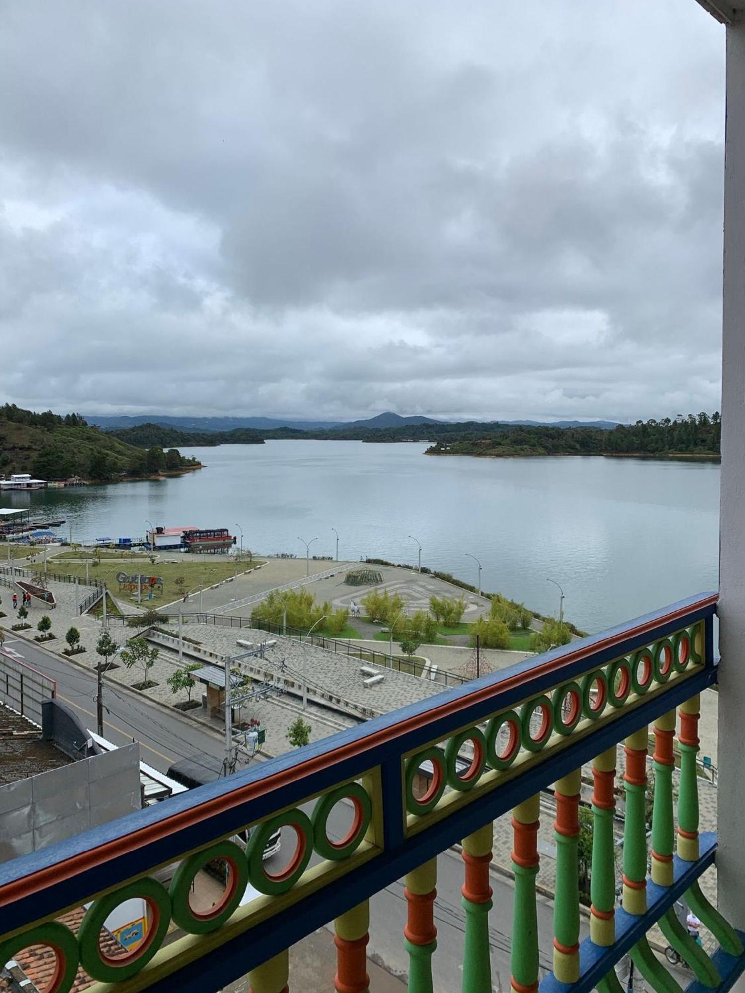 Apartamentos San Jose Vistal Al Lago, Cerca Del Parque. Guatape. Buitenkant foto